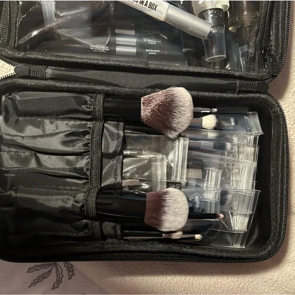 Professional Makeup Kit - Multicolor - Picture 8 of 9